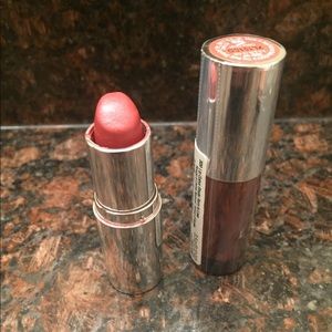 The body shop lipstick 320
